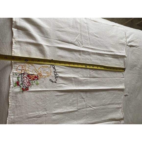 Vtg Embroidered Tea Towel Linen Duck Monday Day of the Week Laundry Day Washing - Picture 8 of 8